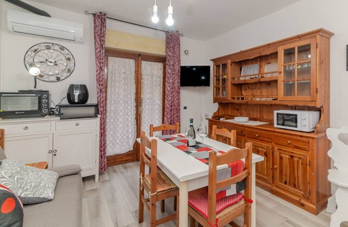 La Maddalena Apartment | Apartment 'Casa Murticciola' with Balcony, Wi-Fi and Air Conditioning