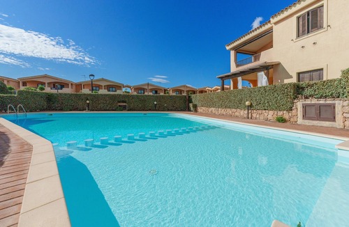 Murta Maria Apartment | Apartment 'Casa Vacanze Lampone' with Shared Pool, Terrace and Air Conditioning
