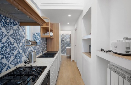 Vico Equense Apartment | Apartment 'Central House' with Private Terrace, Wi-Fi and Air Conditioning
