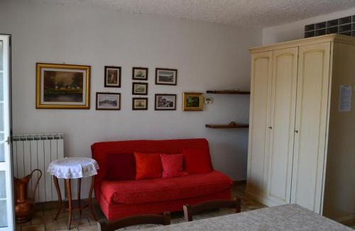 Imperia Apartment | Apartment Cottage 'Red 5' mit Blick aufs Wasser by Interhome