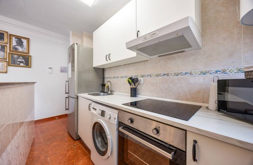 Jerez de la Frontera Old Town Apartment | Apartment 'Apto La Justicia' with Shared Terrace, Wi-Fi and Air Conditioning