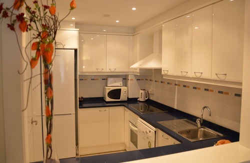 L'Estartit Apartment | Apartment 'Estartit Park 1-1' with Shared Pool, Wi-Fi and Air Conditioning