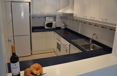 L'Estartit Apartment | Apartment 'Estartit Park 1-1' with Shared Pool, Wi-Fi and Air Conditioning