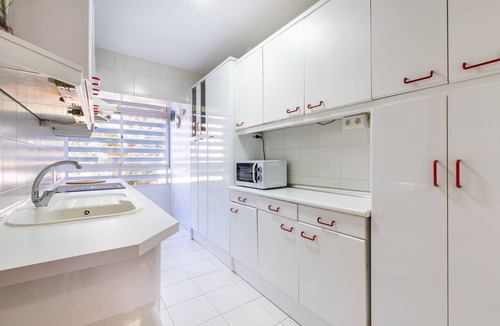 Carihuela Apartment | Apartment 'Eurosol Carihuela' with Shared Garden, Wi-Fi and Air Conditioning