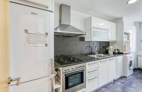 Roses Town Center Apartment | Apartment 'Georges' with Shared Terrace, Balcony and Air Conditioning
