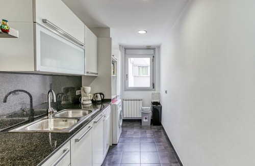 Roses Town Center Apartment | Apartment 'Georges' with Shared Terrace, Balcony and Air Conditioning