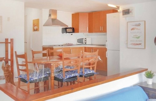 Salionc Apartment | Apartment 'Goleta' near the sea with balcony and Wi-Fi