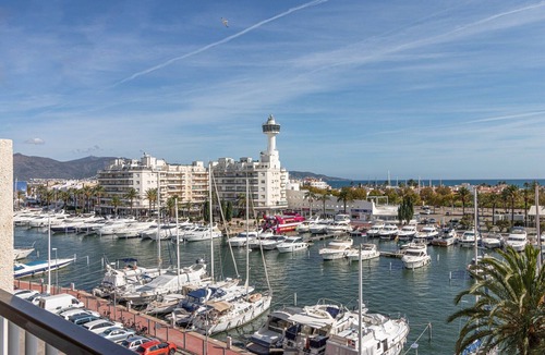 Empuriabrava Apartment | Apartment in Empuriabrava with Sea Views
