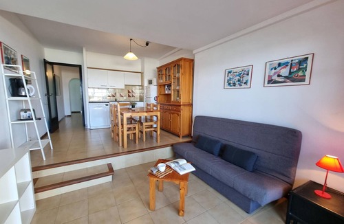 Pedrinya Apartment | Apartment in L'Escala with terrace near the beach