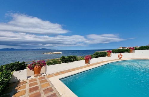 Pedrinya Apartment | Apartment in L'Escala with terrace near the beach