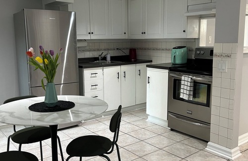 Woodbine - Lumsden Apartment | Apartment in Toronto, cozy two bedroom in the heart of East York