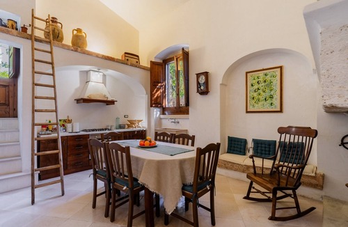 Giuliano di Lecce Apartment | Apartment 'Antica Corte Dell'800' with Private Terrace, Wi-Fi and Air Conditioning