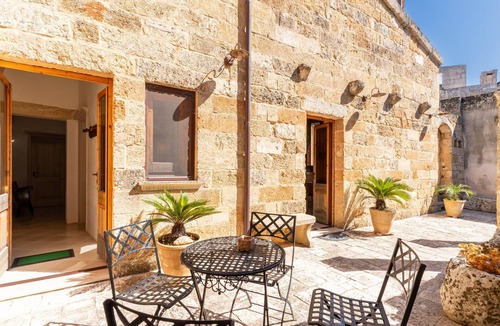 Giuliano di Lecce Apartment | Apartment 'Antica Corte Dell'800' with Private Terrace, Wi-Fi and Air Conditioning