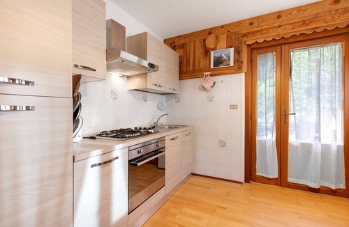 Coveyrand-Vieu Apartment | Apartment 'Casa Vacanza Famiglia Belli' with Mountain View