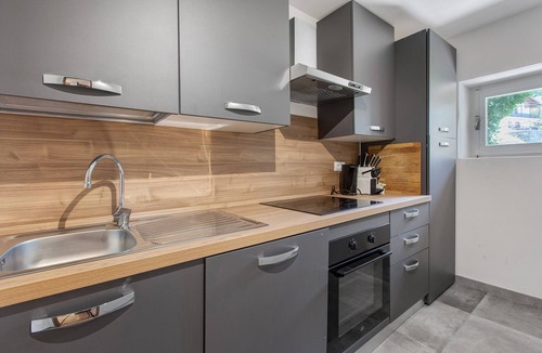 Gressan Apartment | Apartment 'L'abri' with Mountain Views, Shared Garden, and Wi-Fi