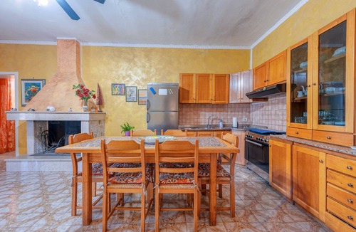 Torre Castiglione Apartment | Apartment 'La Corte Del Geco' with Private Terrace, Wi-Fi and Air Conditioning