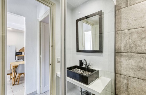 Castell-Platja d'Aro Apartment | Apartment 'La Cort' with Mountain Views, Wi-Fi, and Air Conditioning