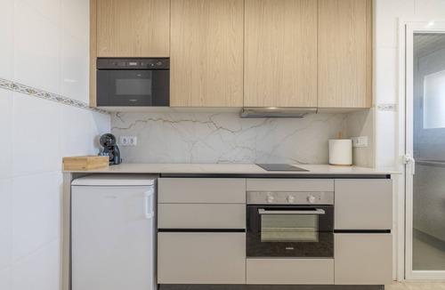 Cunit Apartment | Apartment 'Las Conchas' with Sea View, Wi-Fi and Air Conditioning
