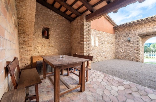 Torrelles de Foix House | Apartment 'Mas Colom-Can Cruset' with Mountain View, Private Pool and Wi-Fi