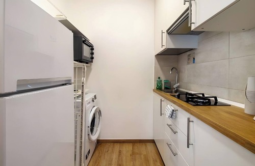 Municipio 2 Apartment | Apartment 'Max - Il Centro Luxury Suites' with Balcony, Wi-Fi and Air Conditioning