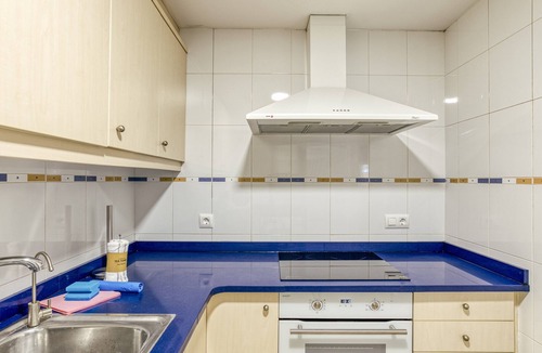 L'Escala Apartment | Apartment 'Mona 3' with Shared Pool, Wi-Fi and Air Conditioning