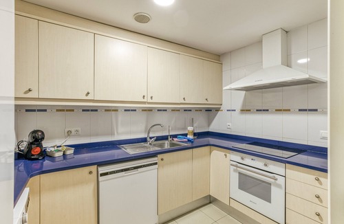 L'Escala Apartment | Apartment 'Mona 3' with Shared Pool, Wi-Fi and Air Conditioning