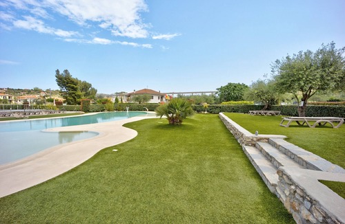 Poggi Apartment | Apartment 'Monolocale Rebi' with Shared Pool, Garden and Wi-Fi