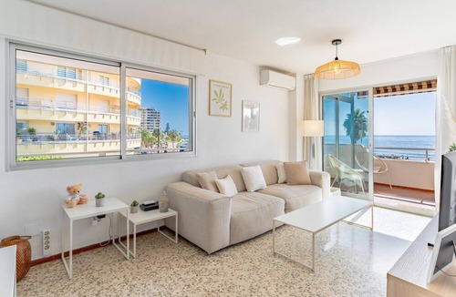 Torreblanca Apartment | Apartment 'Mormor' with Sea View, Wi-Fi and Air Conditioning