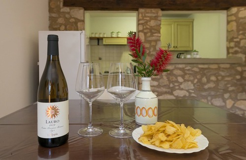 Cecina House | Apartment 'Podere Nuti - 4 Lauro' with Shared Pool, Garden and Wi-Fi