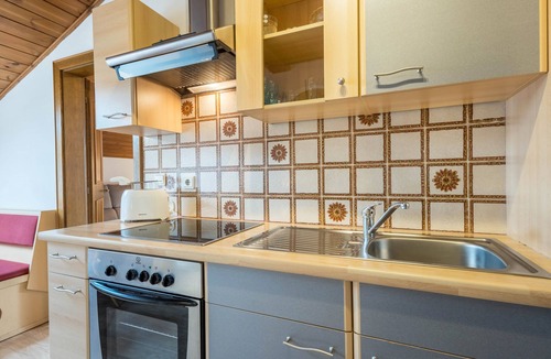 Tesimo Apartment | Apartment "Residenz Kronstein - FeWo 8" with Balcony, Shared Garden and Mountain View