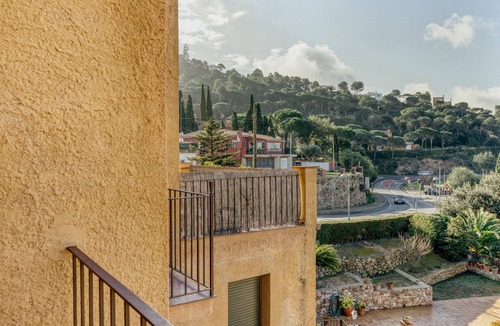 Begur Apartment | Apartment 'Residencial 2º 2ª' with Shared Terrace, Balcony and Wi-Fi