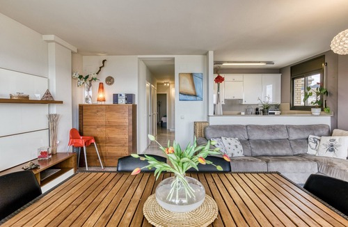 Santa Margarida Apartment | Apartment "Roses Frontline Perfect for Family" with Sea View, Pool & Wi-Fi