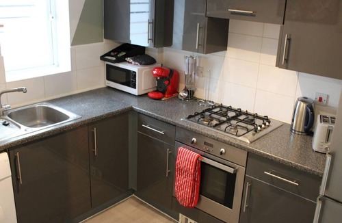 Chadwell Apartment | Apartment - Sleeps 4 - Garden - Parking
