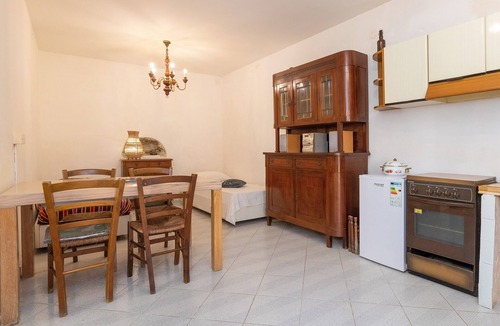 Rosignano Marittimo Apartment | Apartment 'Un Pezzo di Storia vicino al Mare' with Garden