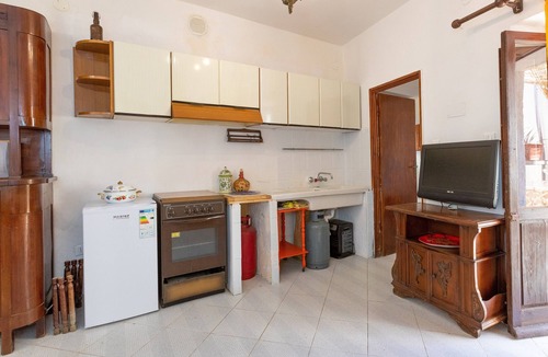 Rosignano Marittimo Apartment | Apartment 'Un Pezzo di Storia vicino al Mare' with Garden
