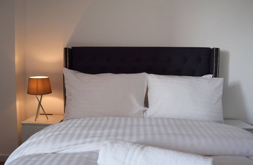 Havering Apartment | Apartment with Balcony at Morland House Apartments