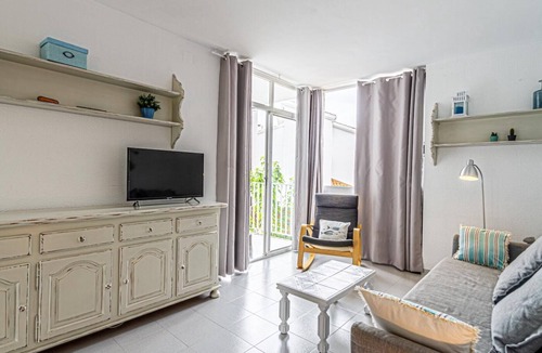 Sant Pol De Mar Apartment | Apartment with terrace a few steps from the beach