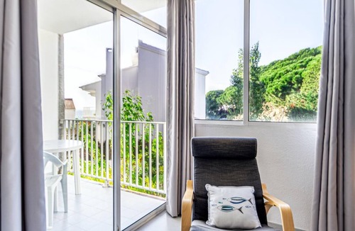 Sant Pol De Mar Apartment | Apartment with terrace on the beach 10min train