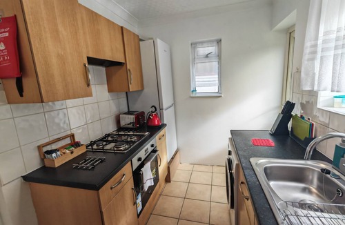 Borehamwood Apartment | Apartment With Private entrance, parking & Garden, few minutes to Town Centre
