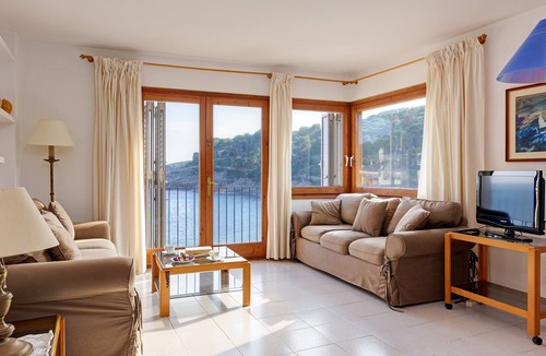 Tamariu Apartment | Apartment with sea views, very close to the beach, ideal for families