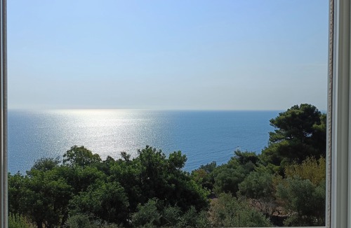 Castro Marina Apartment | Apartment with sea-view balcony from which to admire magical sunrises.