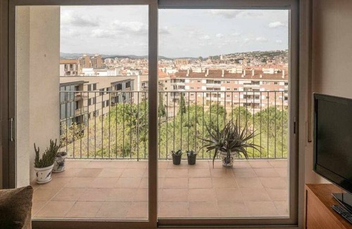 Girona Apartment | Apartment with terrace and private parking, Girona