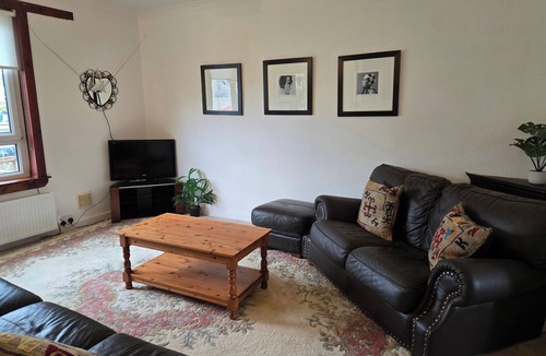 Kelty Apartment | ApartmentSleeps5-Parking-Garden-PetsOk