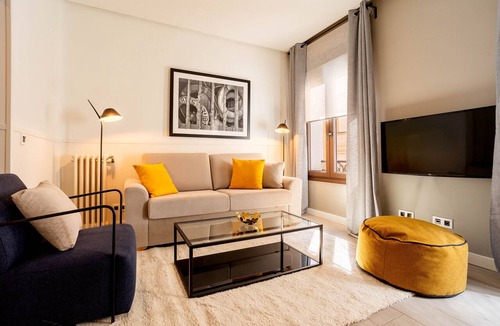 Embajadores Apartment | Apolo II apartment in Madrid