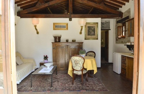 San Pietro a Cegliolo Apartment | APP. GLICINE x2 Beautiful farmhouse surrounded by nature, with swimming pool just 3 km from Cortona