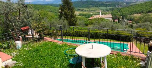Bovecchio Apartment | Appartamento vista lago Barberino del Mugello con piscina
