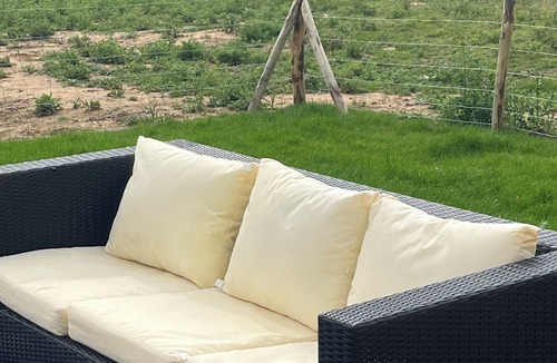 Charing Cabin | Apple blues farm