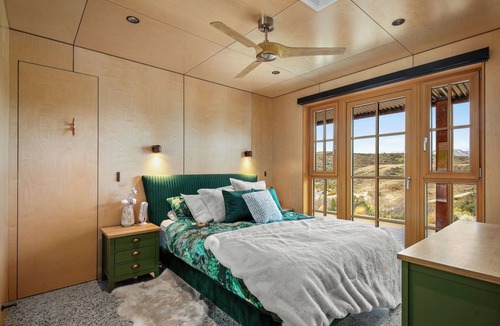 Saint Bathans Cabin | Architect-Designed Private Alpine Timber Lodge