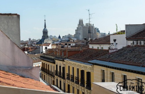 Justicia Apartment | Argensola Center - 2-Bedroom Apartment with Terrace