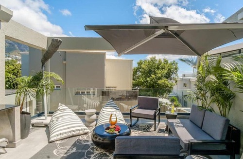 Glasgow Westend House | Argyle Camps Bay - Pool 5 min walk to beach Hot tub